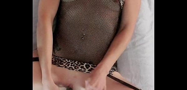  Hot milf gives herself an orgasm